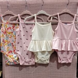 Old Navy Baby Bodysuits Set 6 & 12 mo